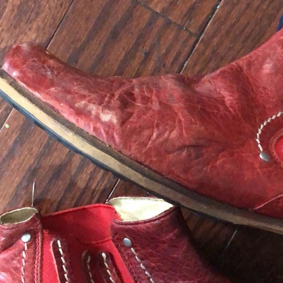 BNWOT red distressed Prophecy ‘Our Secret’ red leather ankle boot - Picture 10 of 13